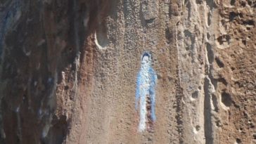 La Virgen de Guadalupe pintada en la pared de roca de Penitente Canyon, Colorado, Estados Unidos 3