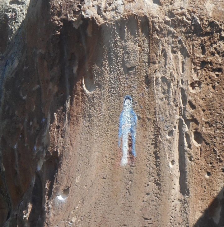 La Virgen de Guadalupe pintada en la pared de roca de Penitente Canyon, Colorado, Estados Unidos 3