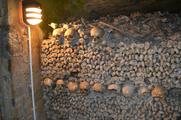 Las Catacumbas de París, Francia 20