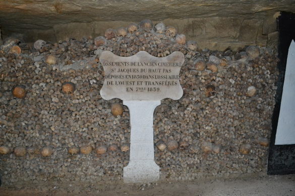 Las Catacumbas de París, Francia 32