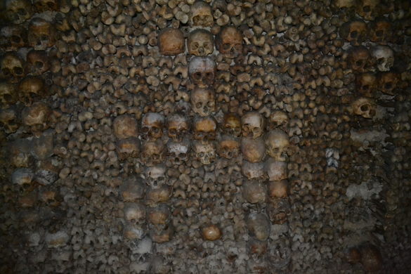 Las Catacumbas de París, Francia 33