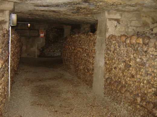 Las Catacumbas de París, Francia 34