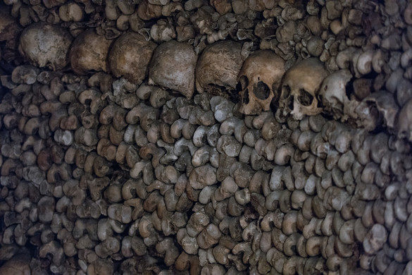 Las Catacumbas de París, Francia 11