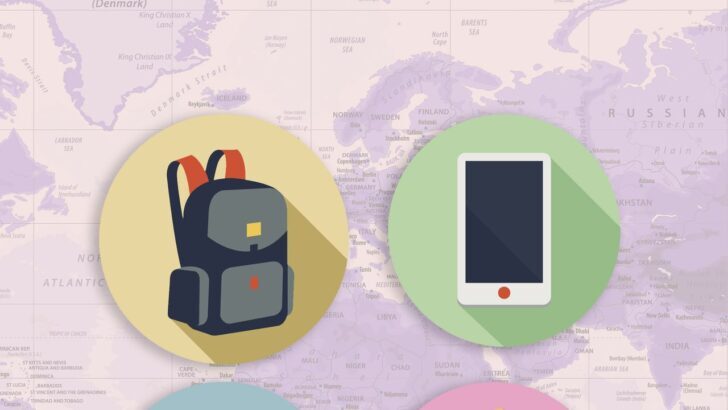 Ilustración de una mochila y un smartphone sobre un mapa mundial