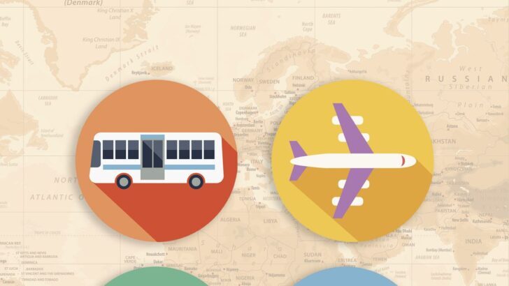 Iconos de avión y autobús sobre un mapa mundial