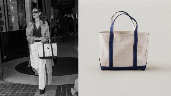 Mujer con bolso L.L.Bean Boat and Tote y bolso de lona en fondo claro