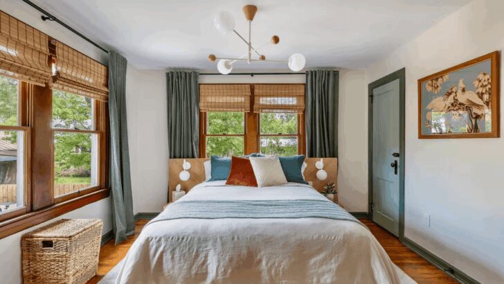 Habitación acogedora con cama doble y decoración moderna en Airbnb de Florida